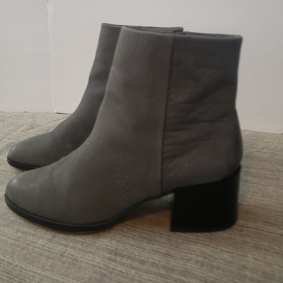 Sam Edelman Joey Steel Gray Croc Embossed Ankle Boots - Picture 9 of 9